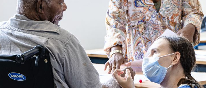 Le secteur médico-social recrute, ici, et  maintenant.